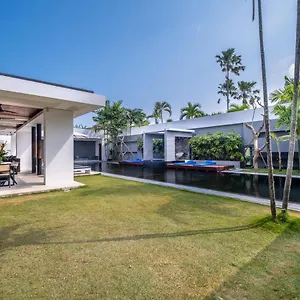 https://villa-aqua-seminyak.ubudhotelsnow.com